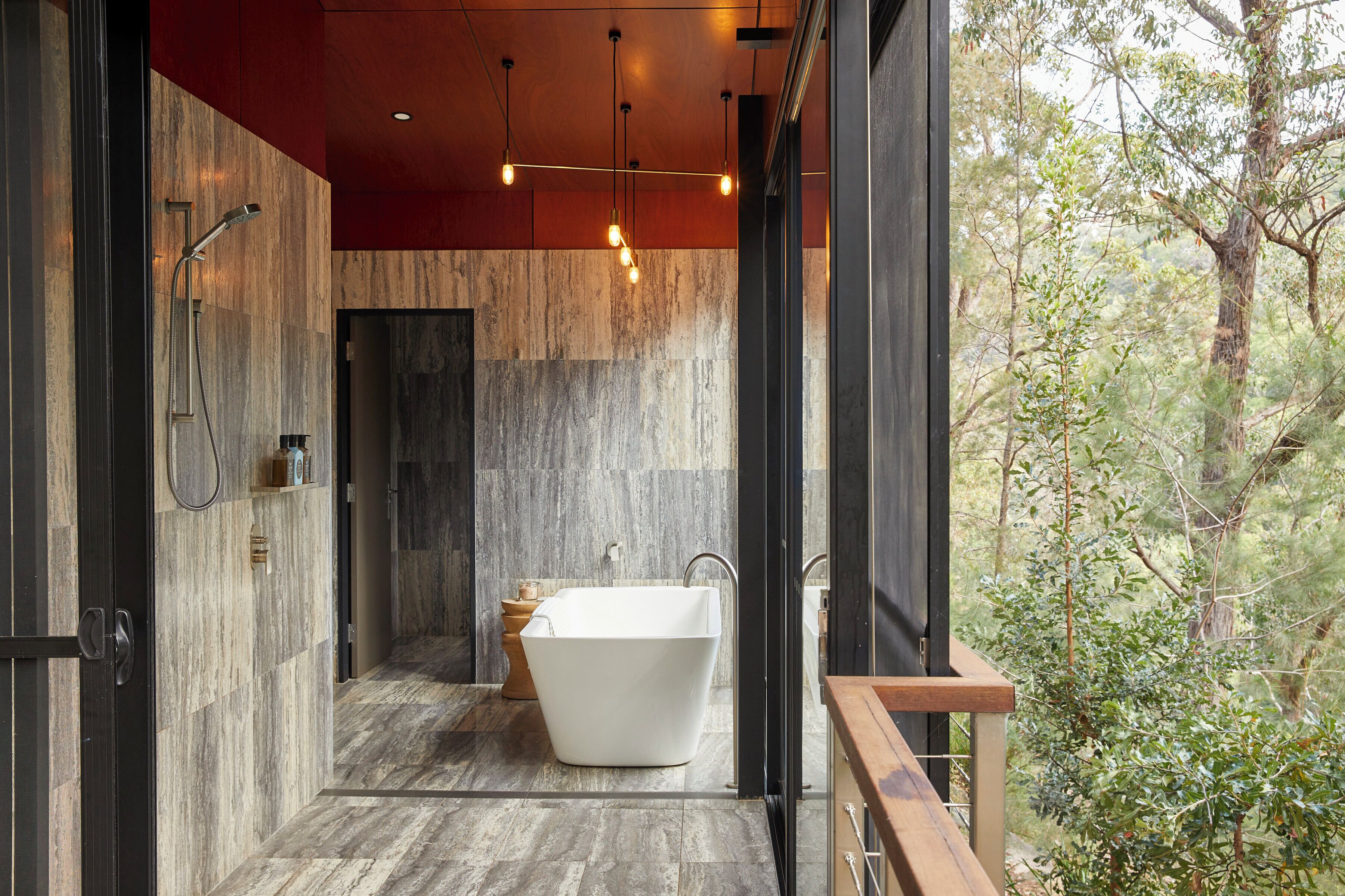 Suite Luxury, 1 letto king, balcone, vista montagna | Bagno | Vasca e doccia separate, vasca da bagno a immersione totale
