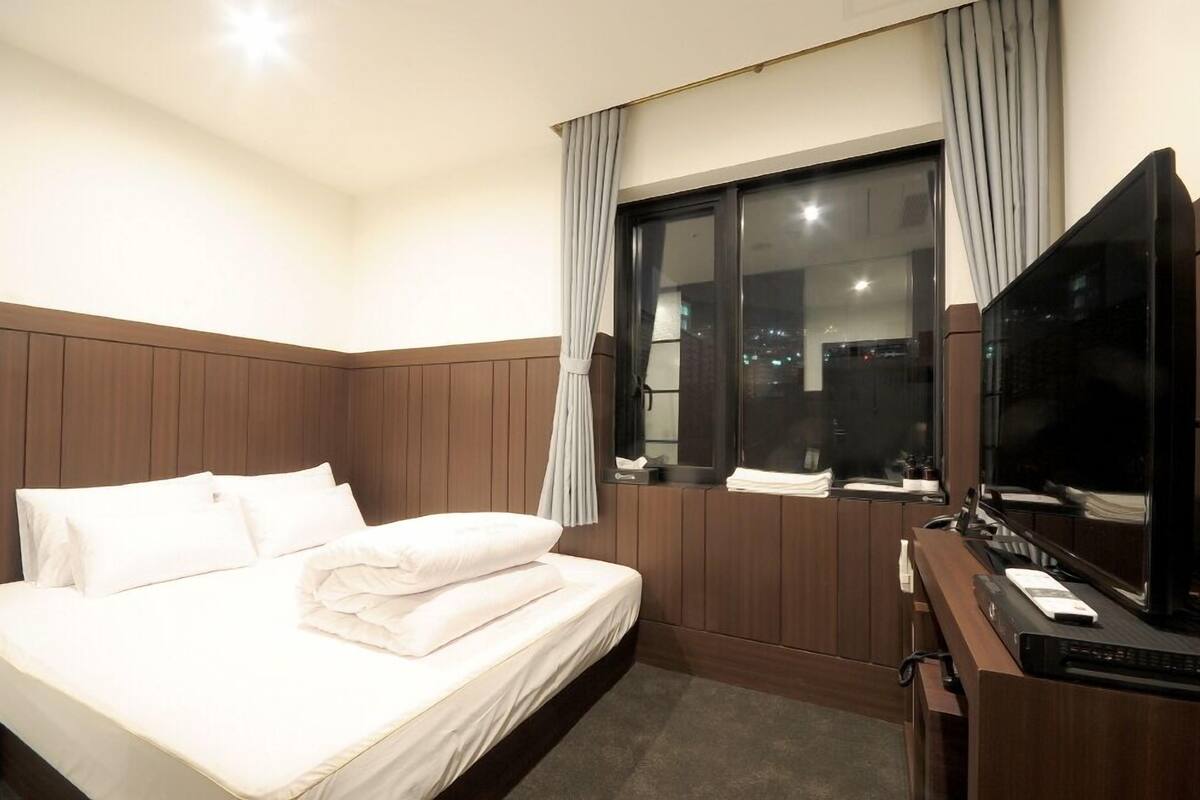 Double Room (B)