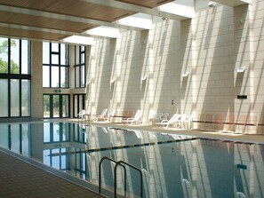 Indoor pool - Nanki Shirahama Golf Club, Nanki Shirahama Resort Hotel (Kamitonda)