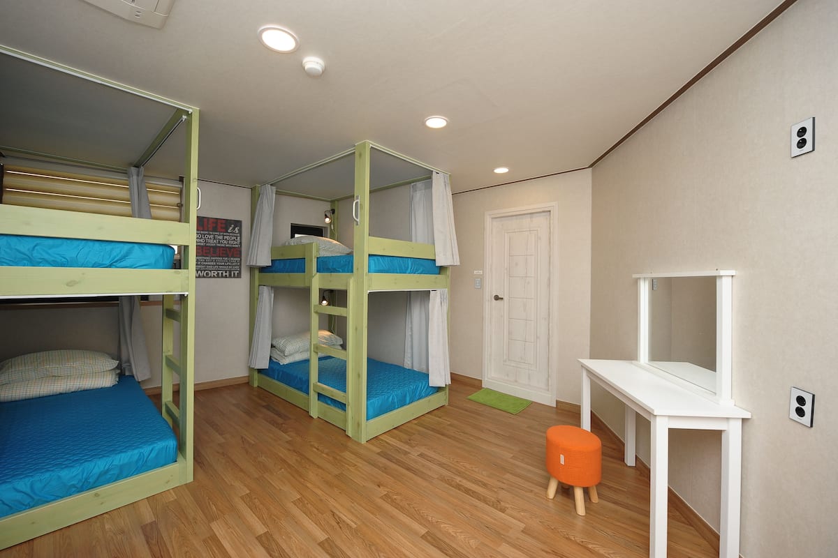 Comfort Shared Dormitory, Women only, Non Smoking, Private Bathroom | 9 bilik tidur, peti besi dalam bilik, dihias secara berasingan
