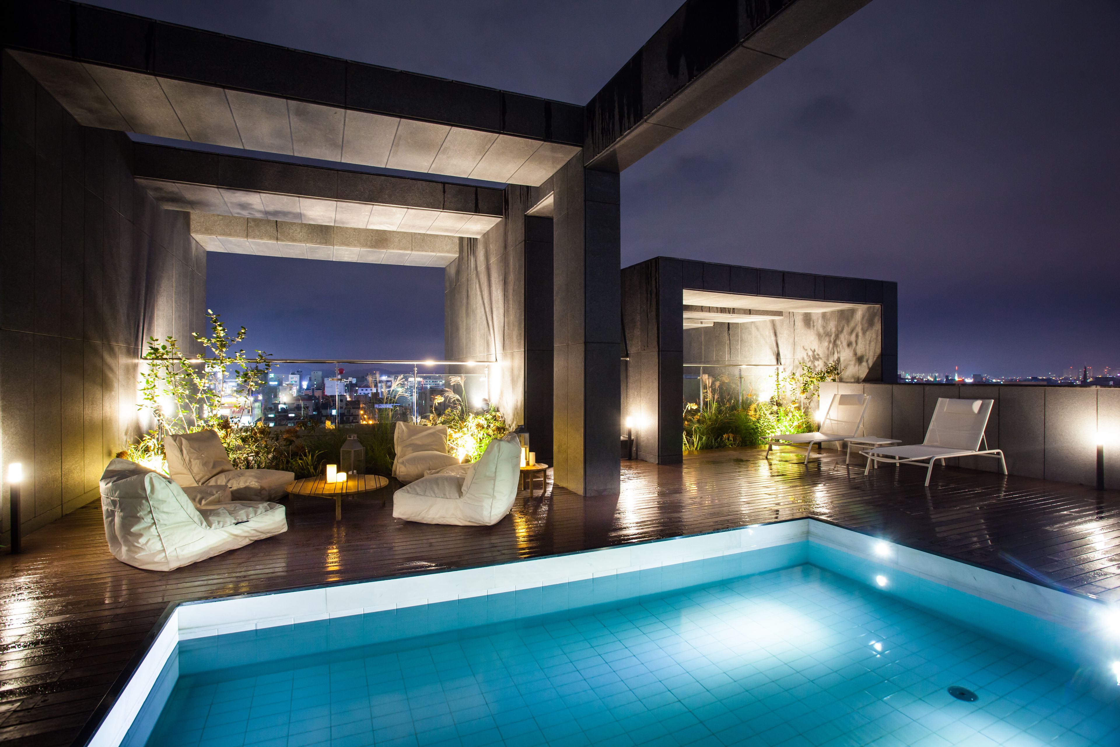 Seasonal outdoor pool