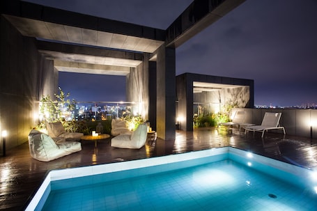 Piscina externa sazonal. Gaden hotel