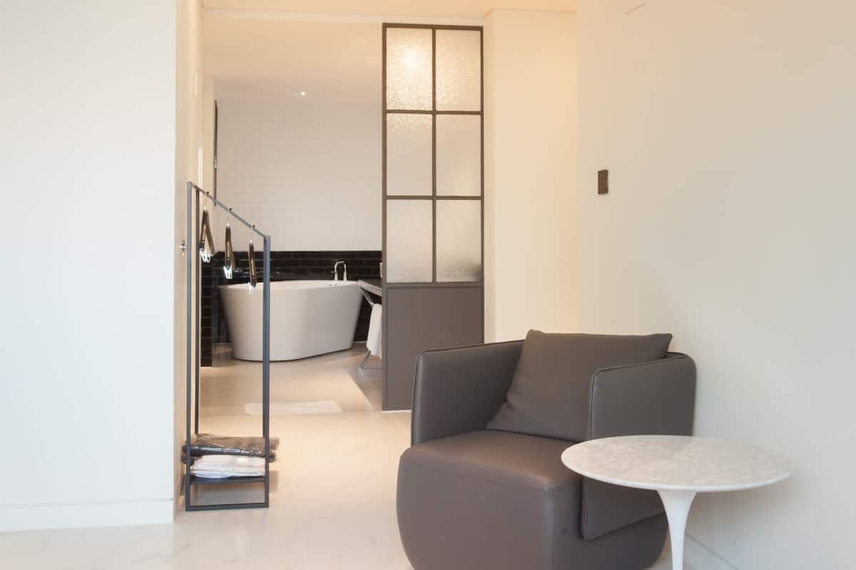 premium double room | room amenity