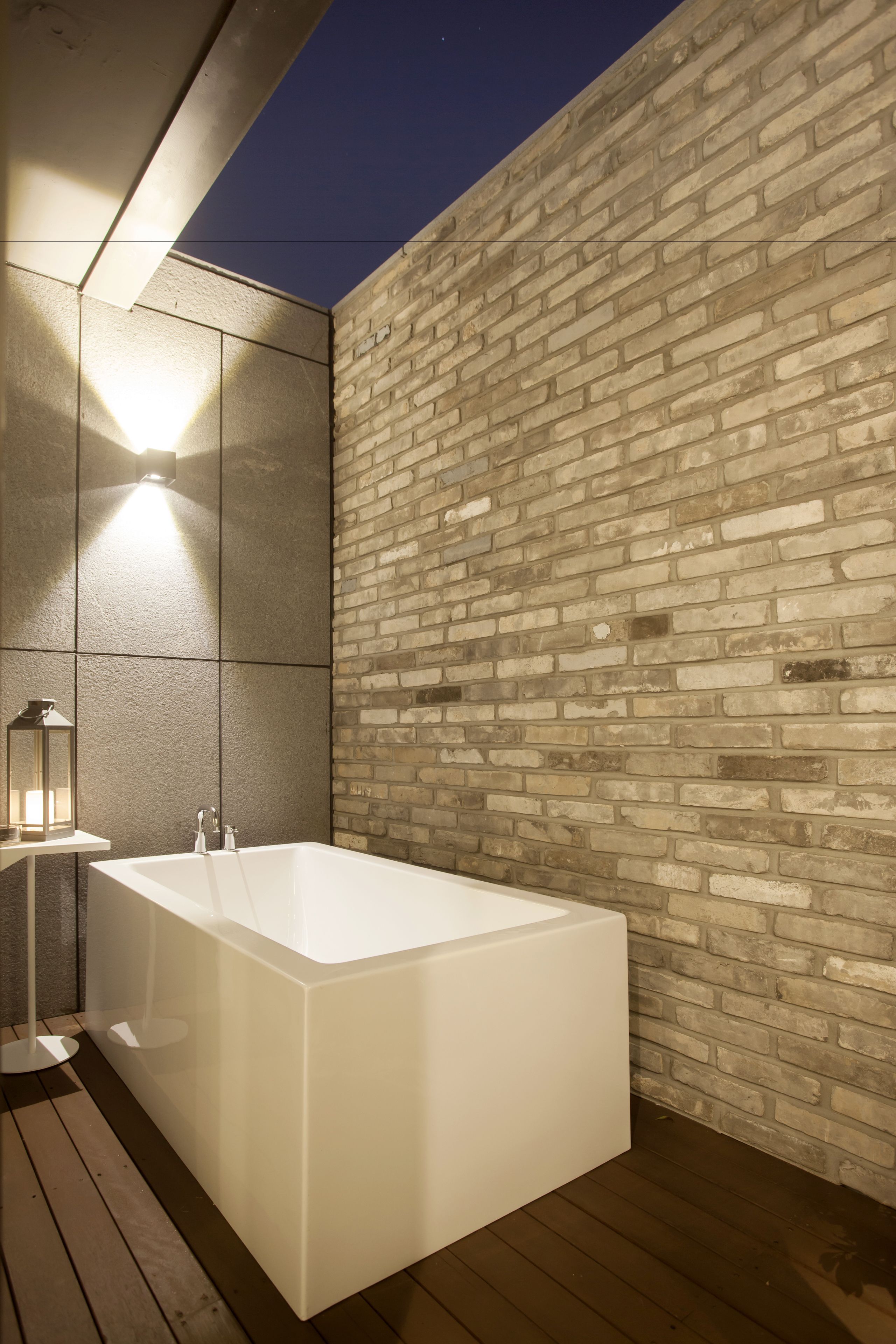 superior double room, terrace | deep-soaking bathtub