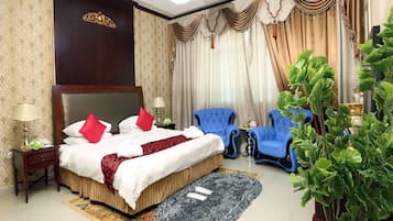 Economy Studio, 1 Bedroom, Refrigerator, City View | Bed sheets