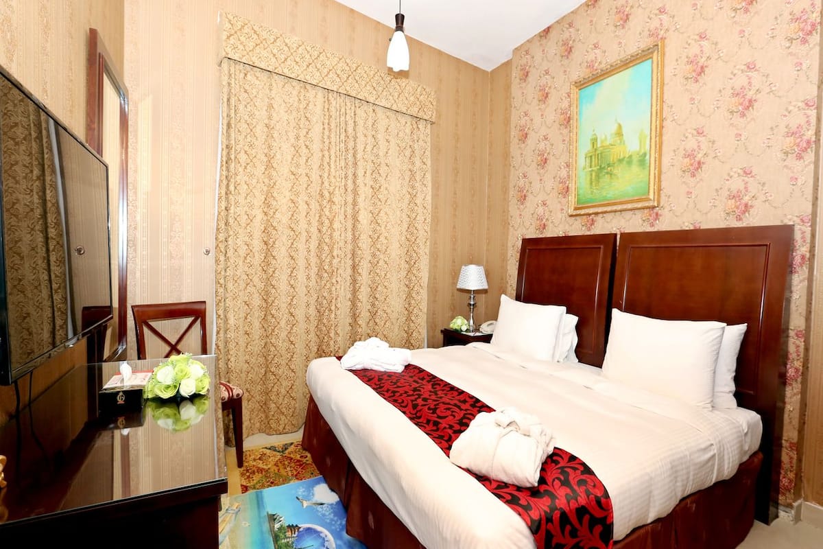 Traditional Suite, 2 Bedrooms, Refrigerator & Microwave, City View