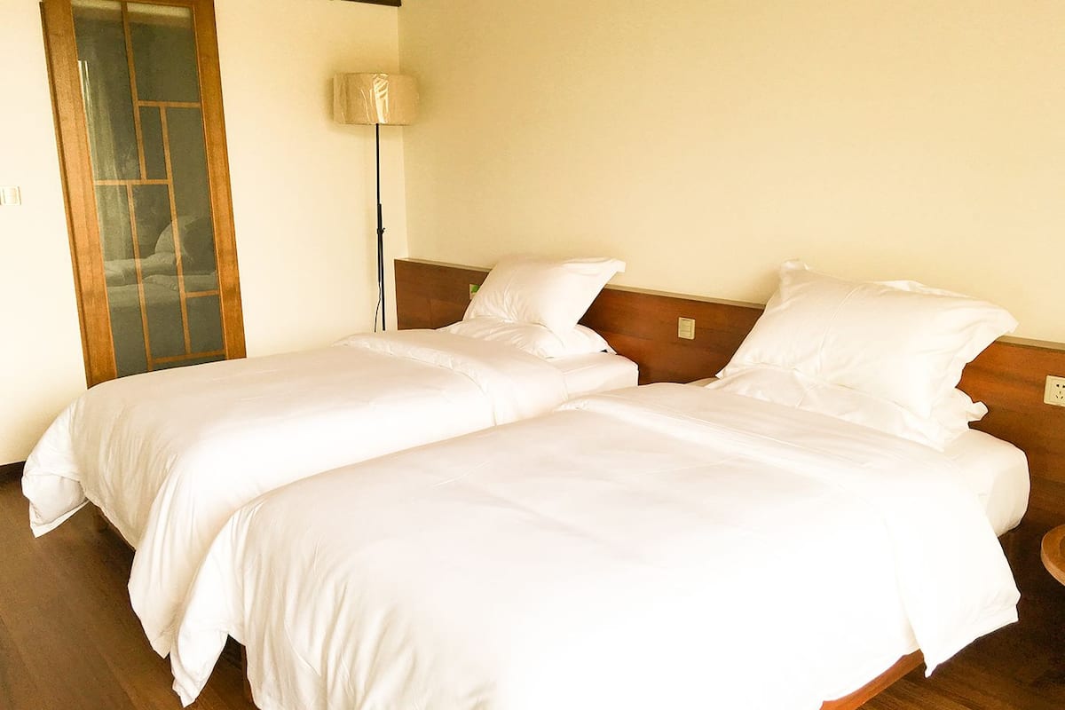 Kuala Rompin | Premium bedding, down duvets, desk, blackout curtains