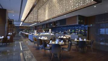 Breakfast (CNY 98.00 per person)