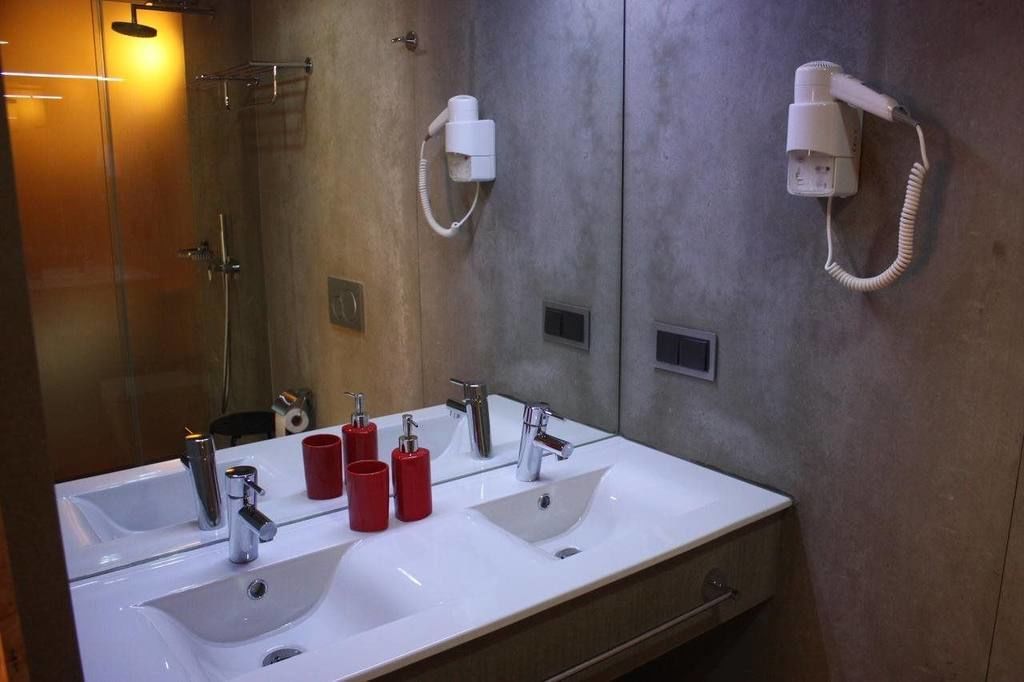 Chậu rửa trong phòng tắm