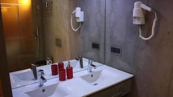 Chậu rửa trong phòng tắm