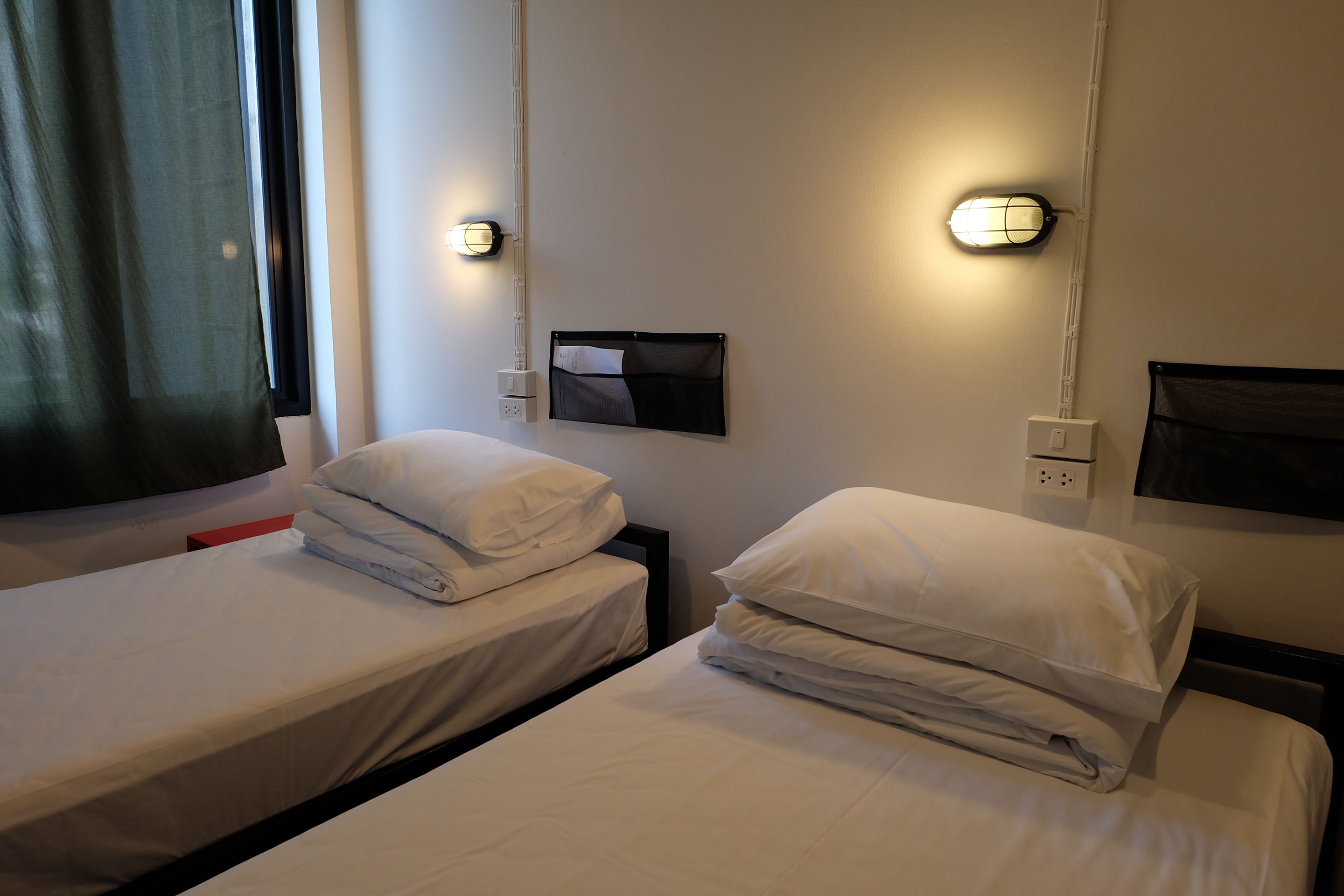 Deluxe Twin Private Room | Free WiFi