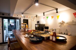 Free local cuisine breakfast - Puck Hostel (Bangkok)