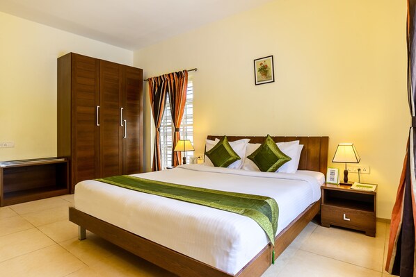Deluxe Room | Desk, iron/ironing board, free WiFi, bed sheets