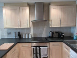 公寓 (No 2) | 私人廚房 | 大型雪櫃/冰箱、微波爐、焗爐、爐具