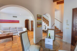 Villa, 3 Bedrooms, Sea View (Tipo 2) | Ruang tamu | 32 inci televisyen skrin rata dengan digital, TV