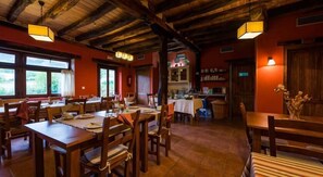 Dining - Hotel Rural Piedra Abierta (San Cebrian de Muda)