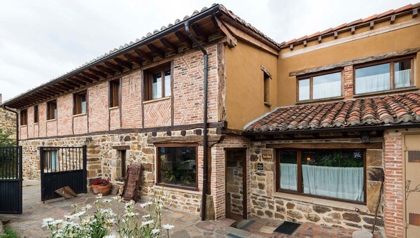 Exterior - Hotel Rural Piedra Abierta (San Cebrian de Muda)