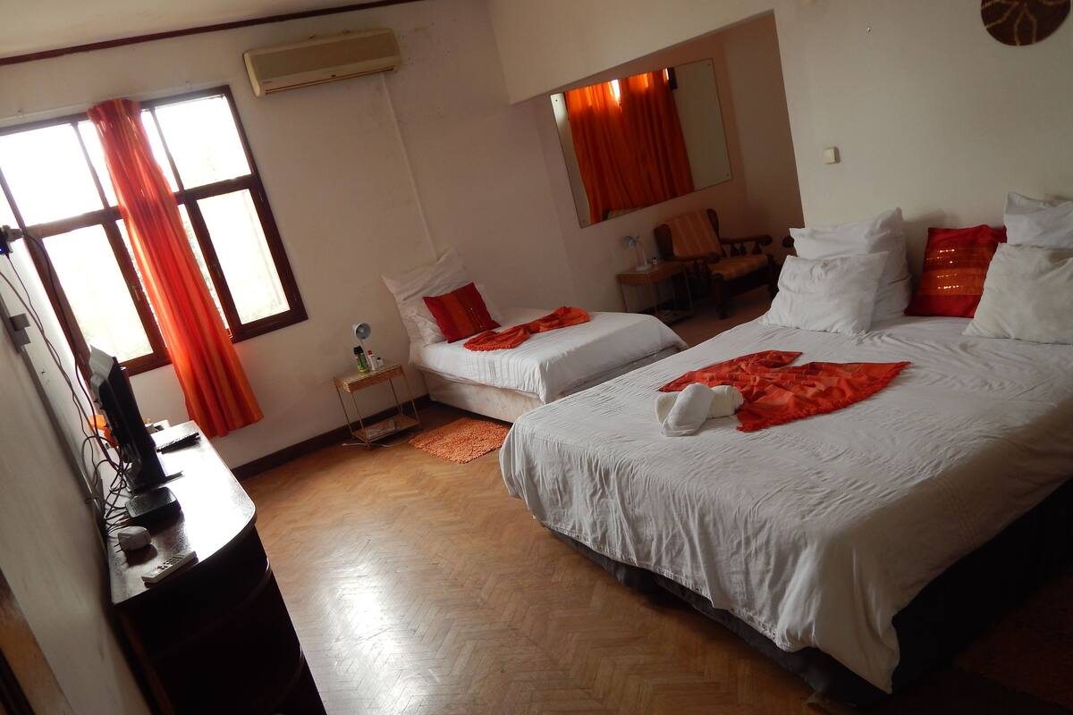 Laptop workspace, soundproofing, cots/infant beds, free WiFi