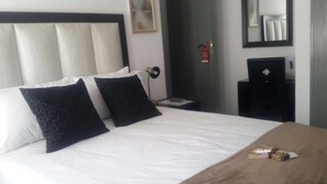Executive Room | Desk, laptop workspace, free WiFi - Strand Meadows (Gaborone)