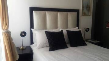 Executive Room | Desk, laptop workspace, free WiFi