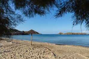 På stranden