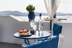 Exterior detail - Sea View Studios (Syros)