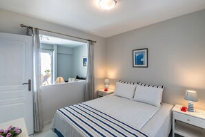 舒适套房, 2 张大床, 双浴室 | 客房内保险箱、办公桌、隔音、熨斗/熨衣板