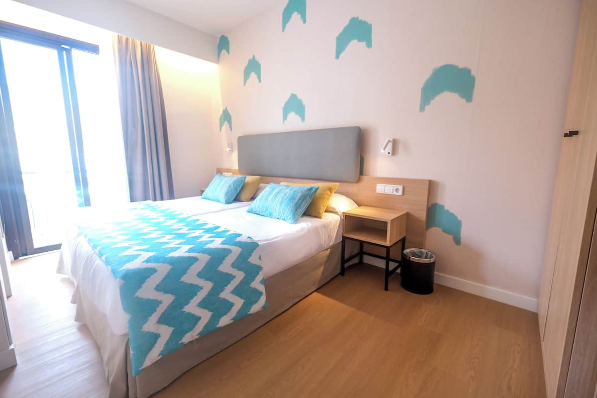 Chambre Double | Bureau, rideaux occultants, lits pliants/supplémentaires, Wi-Fi gratuit