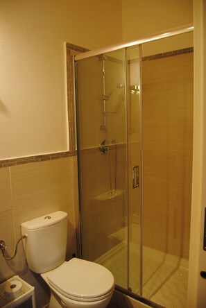 Badkamer met douche