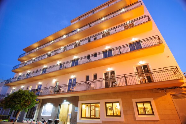 Fachada de la propiedad