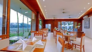 Breakfast, lunch and dinner served - Azumi Villa Hotel (Hoi An)