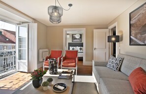 Flat-screen TV - Lisbon Five Stars Apartments - Bica 246 (Lisbon)