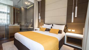 Hypo-allergenic bedding, minibar, in-room safe, blackout drapes