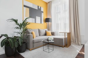 Junior-Zimmer | Wohnbereich | LCD-Fernseher