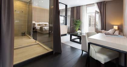 Dominic & Smart Luxury Suites Republic Square