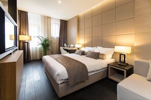 Executive Studio Suite | Premium bedding, minibar, in-room safe, desk