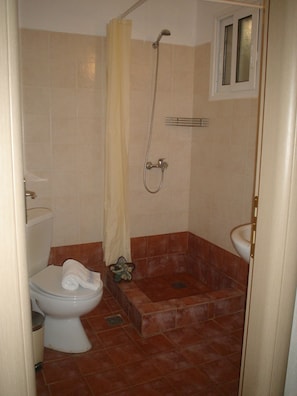 Bathroom - Red Coral Apartments (Polygyros)