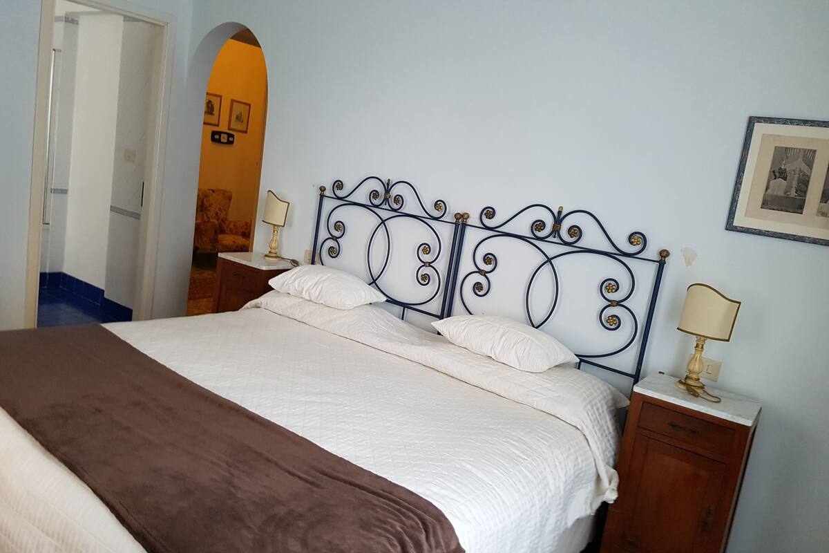 Habitación doble superior (Greta) | Ropa de cama de alta calidad, caja fuerte, escritorio y cunas gratuitas