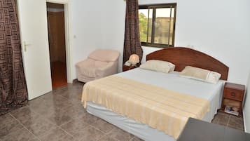 Habitación doble estándar | Minibar, escritorio, cortinas blackout y insonorización
