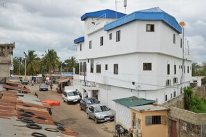 Front of property - Hotel Résidence Lobal (Lomé)