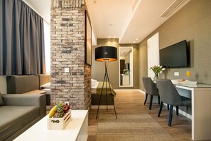 Superior Room, 1 Bedroom | Hypo-allergenic bedding, minibar, in-room safe, blackout curtains - Hotel Belgrade Inn (Belgrade)