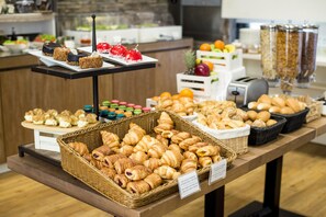 Free daily breakfast - Hotel Belgrade Inn (Belgrade)