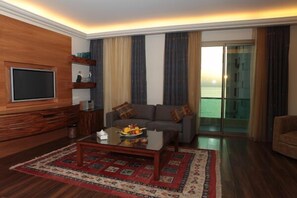 LCD TV - King's Suites Hotel (Beirut)