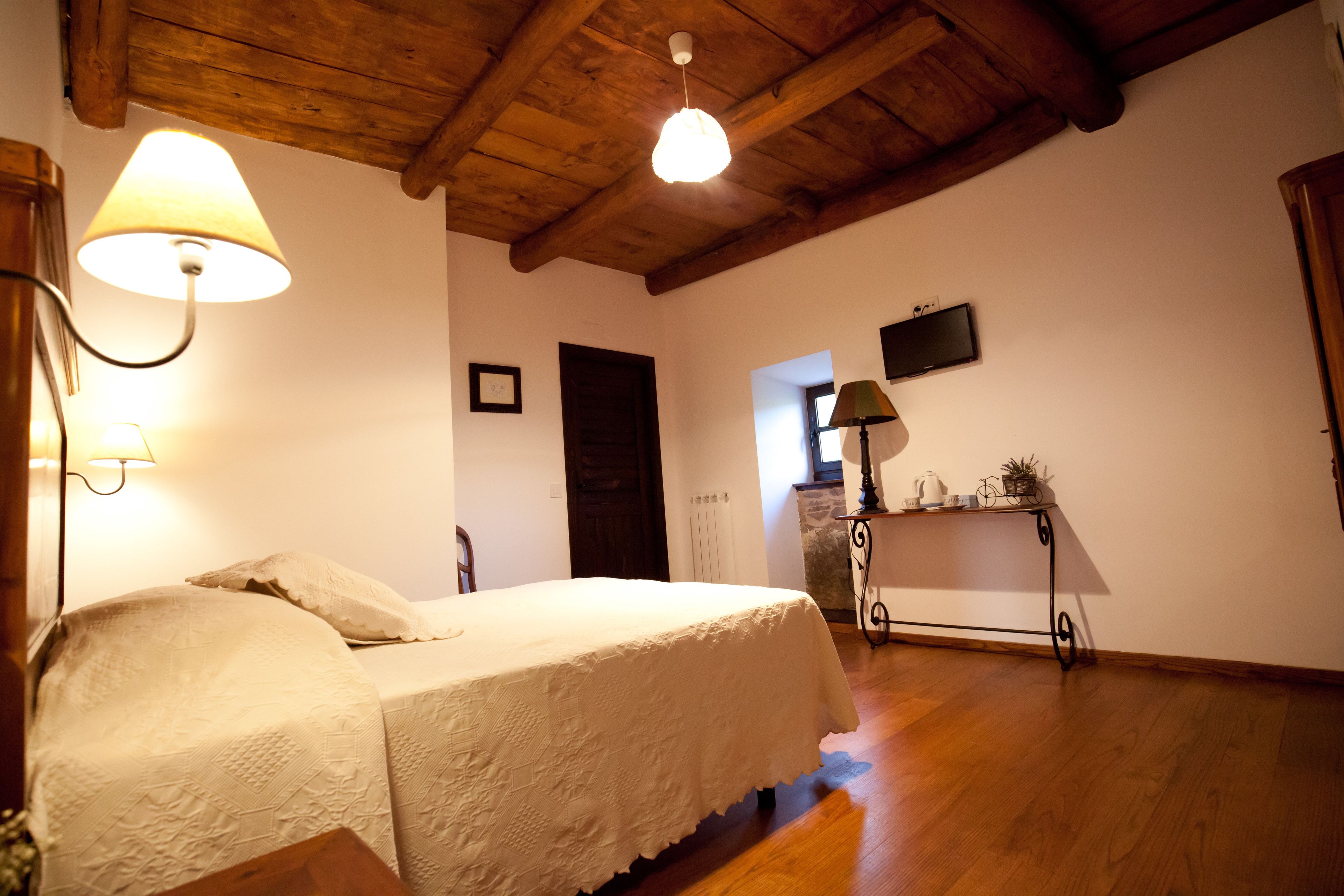double room | individually decorated, individually furnished, free wifi, bed sheets