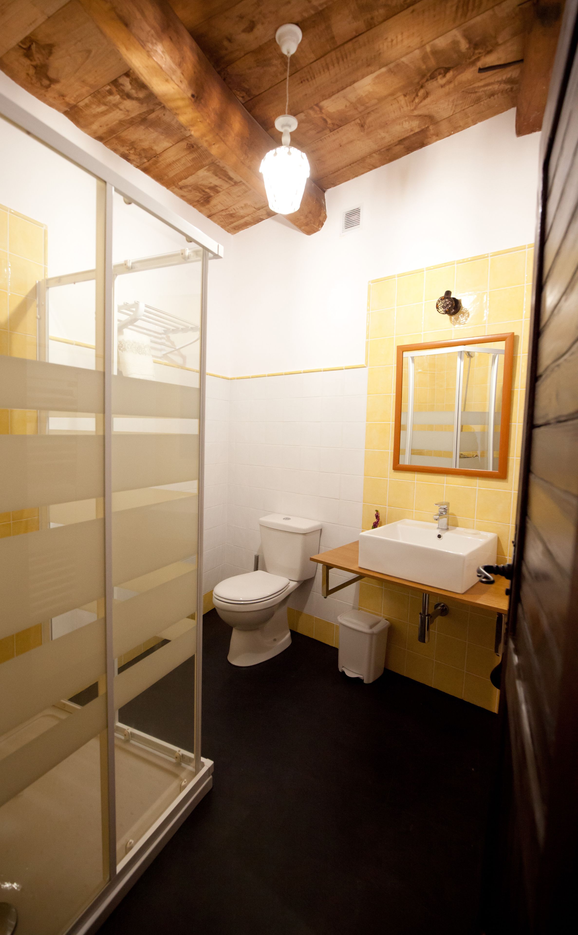 double room | bathroom | shower, free toiletries, hair dryer, towels