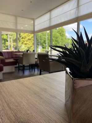 Lunch and dinner served, German cuisine - Waldhotel Felsenkeller (Bad Iburg)