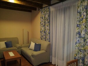 Apartamento, 2 quartos | Sala de estar