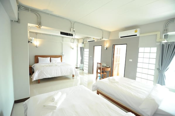 Desk, rollaway beds, free WiFi