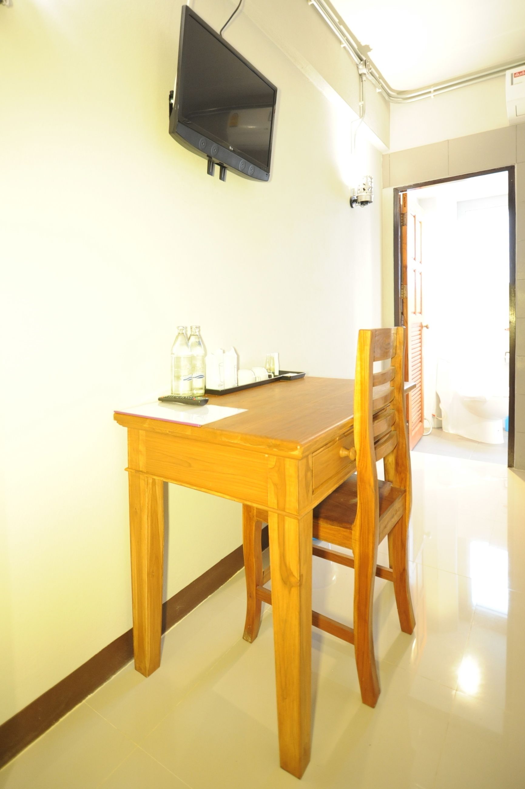 twin room | desk, rollaway beds, free wifi