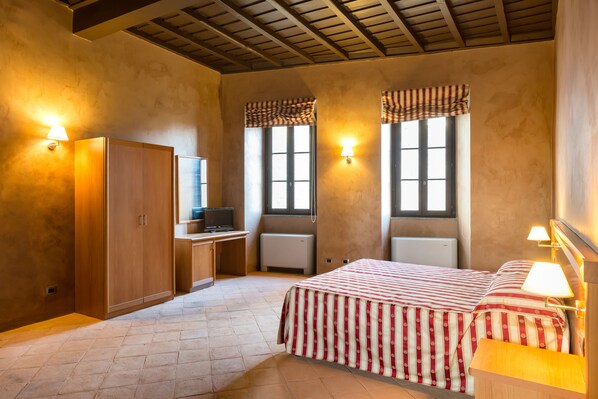 Minibar, in-room safe, desk, free cribs/infant beds